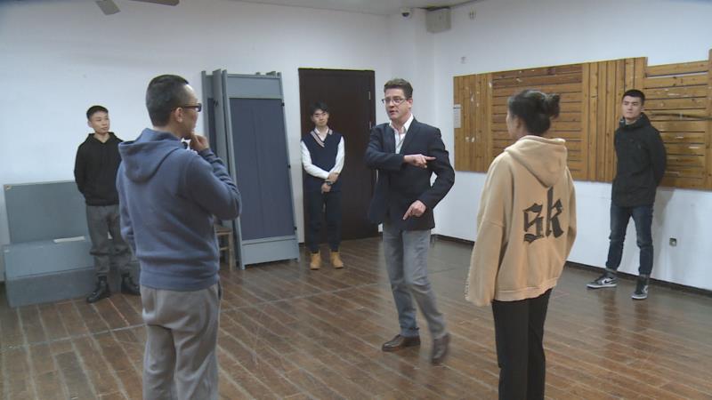 土耳其毕尔肯大学Jason E. Hale 教授来公司开展“即兴表演工作坊”